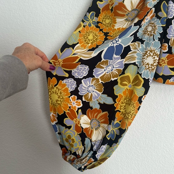 L* SPACE Daphne crop top L $154 - Picture 2 of 10